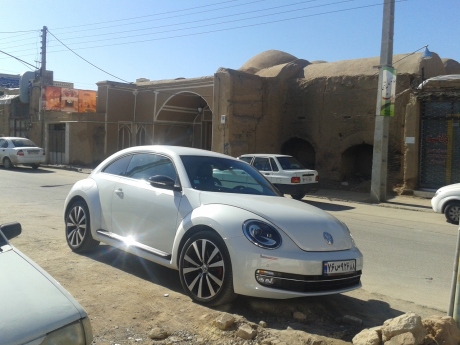 Exot an unserem Stellplatz in Yazd   Gruß an die Kollegen bei VW
